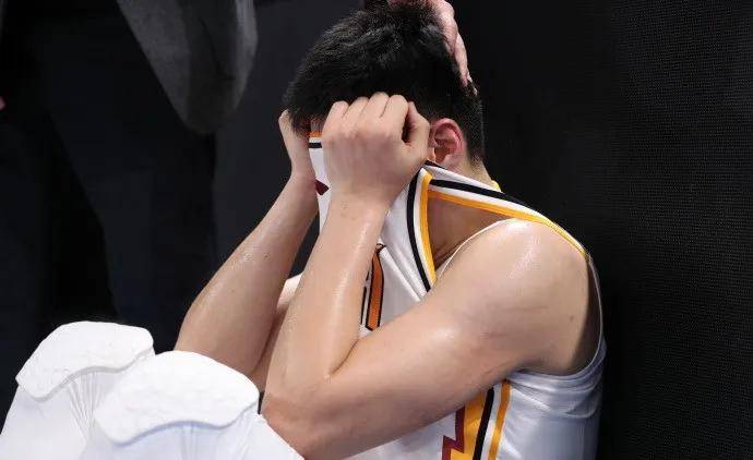 开云平台-德罗巴焦点对战，浓眉哥与50激战澳大利亚队分钟，出色发挥胜负难料！-开云平台