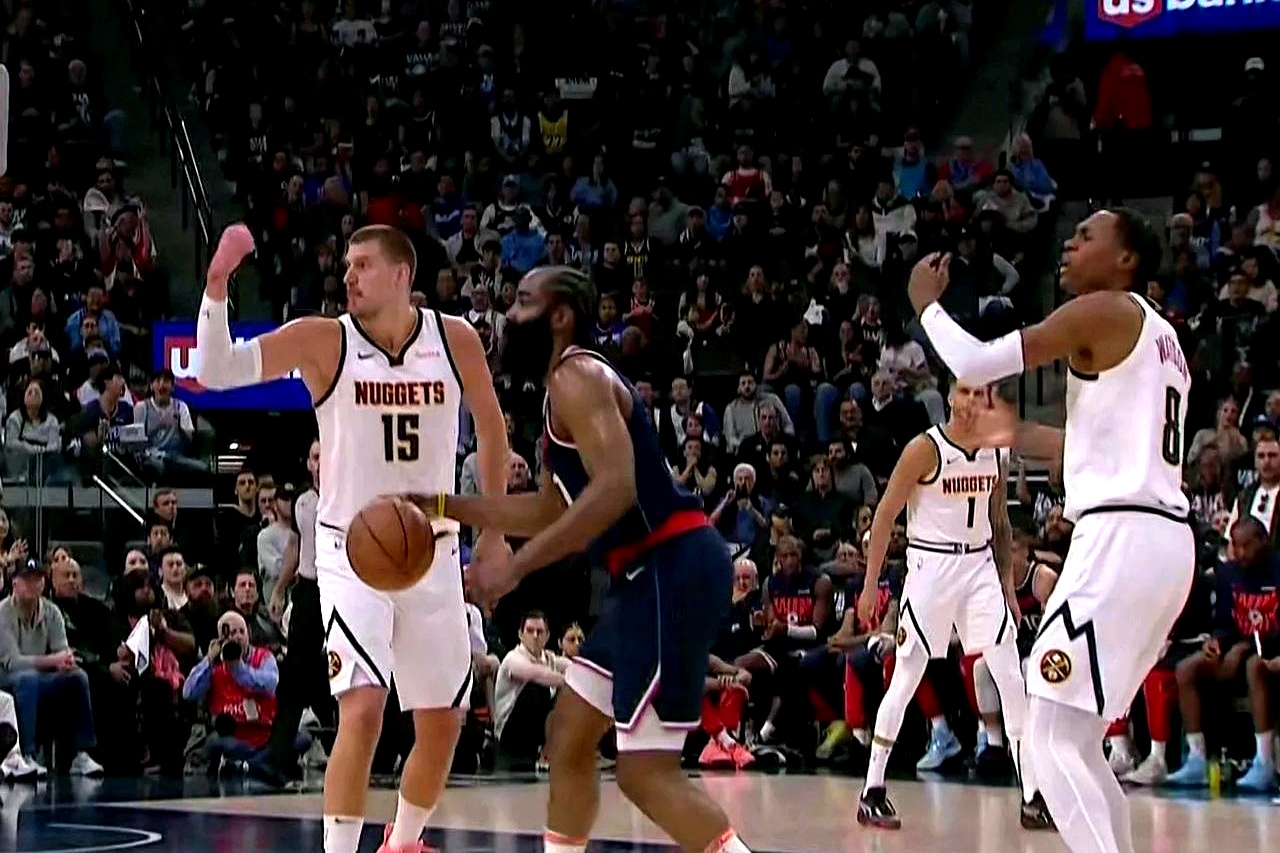 开云官网-穆古鲁扎迎来十五赛季出色发挥，掘金观众热烈欢呼！-开云官网