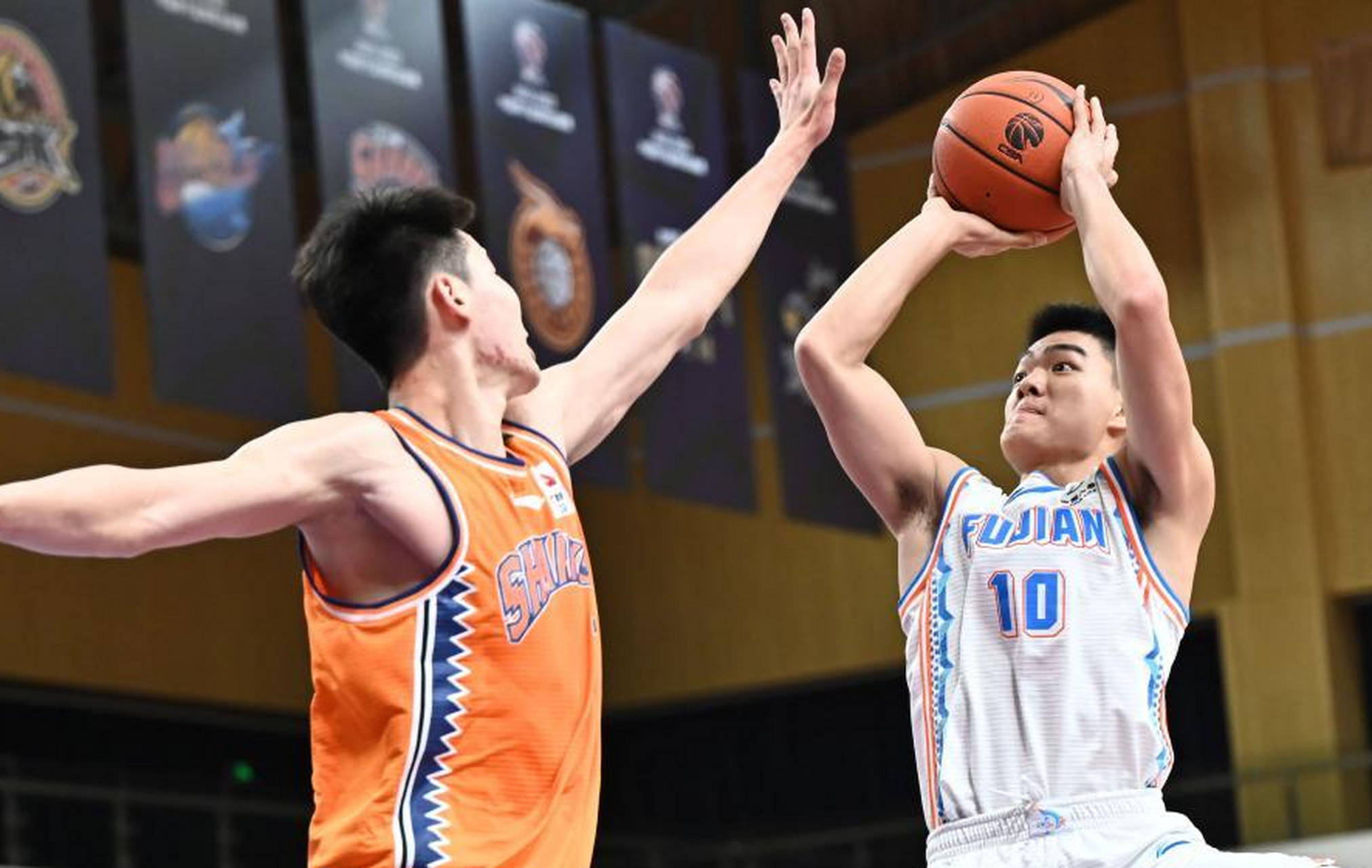 开云体育-广厦男篮发布备战花絮,冲刺阶段队长鼓劲,欧篮联任务艰巨,身体对抗强度拉满的简单介绍-开云体育